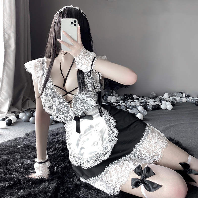 Midnight Lace – Deep V Lingerie & Suspender Set 